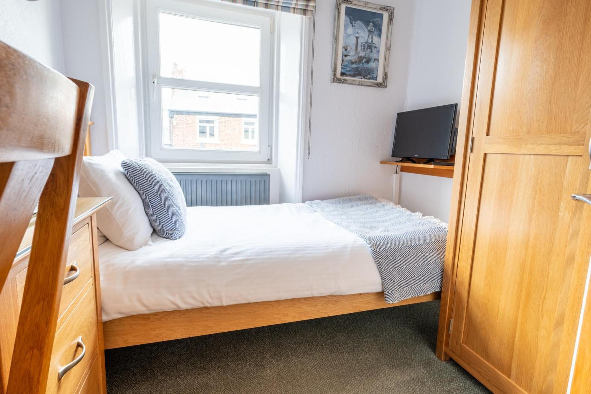 Number 7 Guest House Вітбі Екстер'єр фото