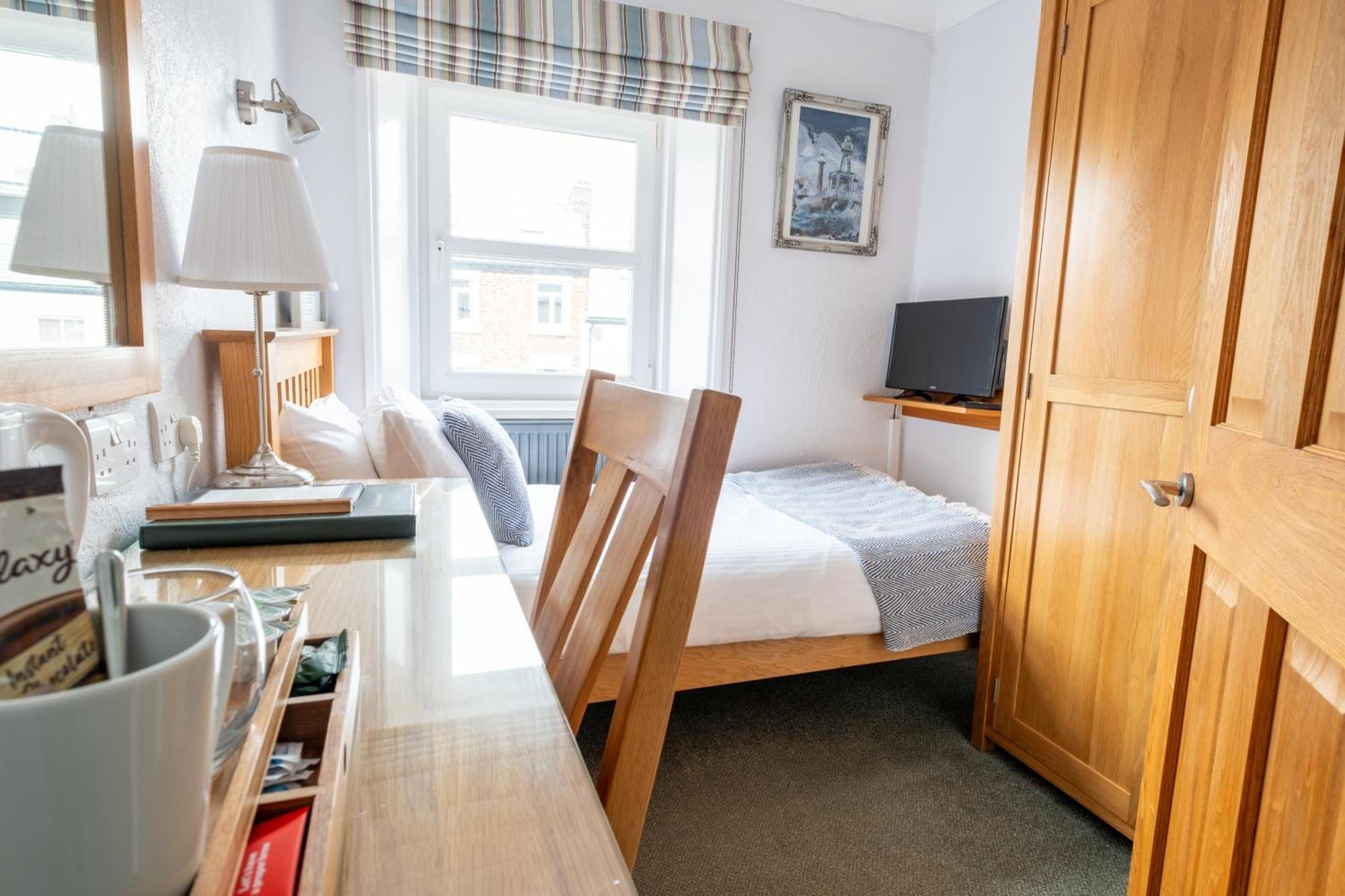 Number 7 Guest House Вітбі Екстер'єр фото