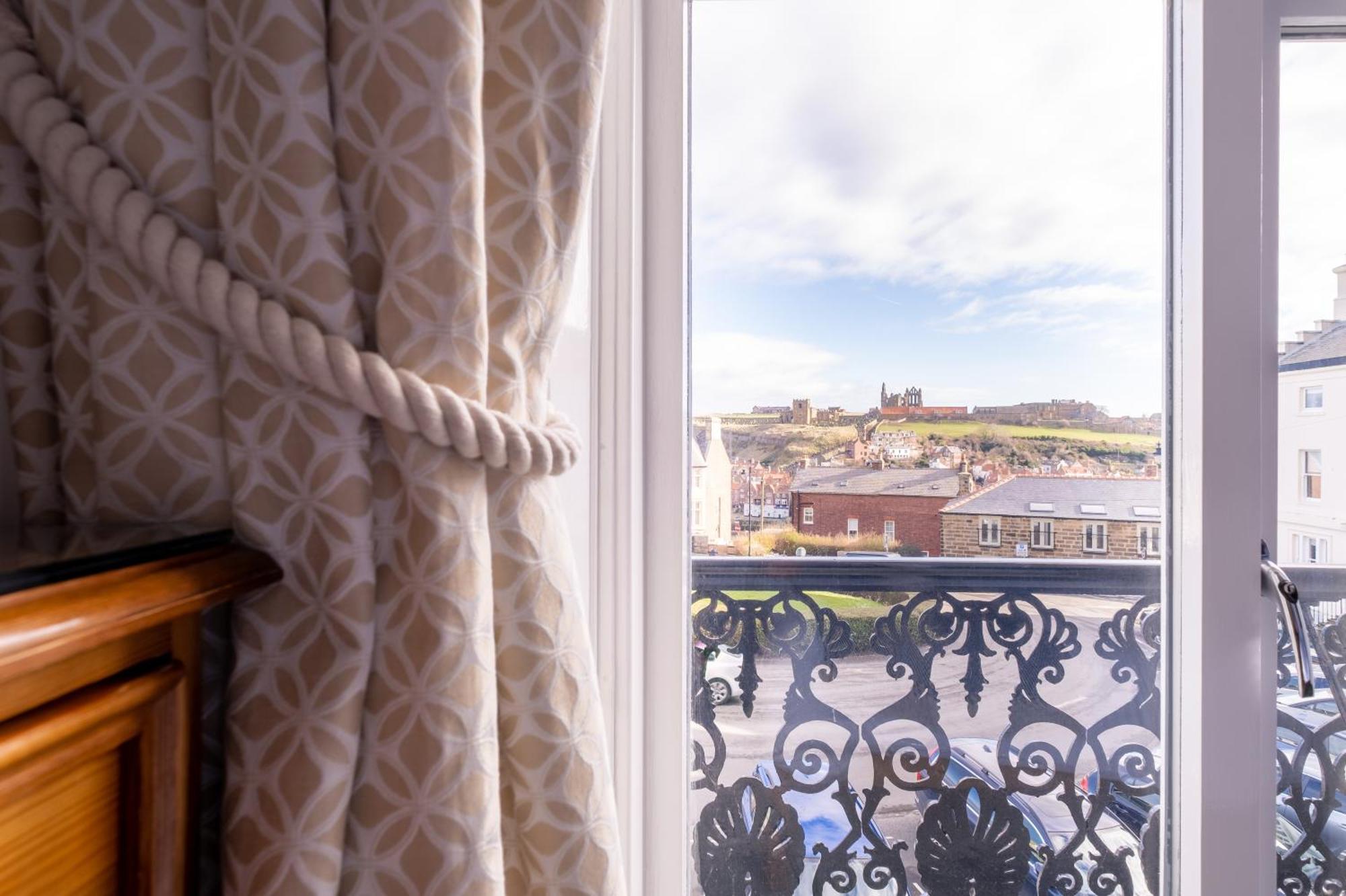 Number 7 Guest House Вітбі Екстер'єр фото